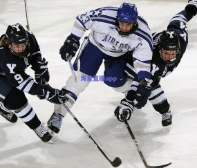 北欧新星闪耀欧冠，海于格世界波弑杀曼城，当选全场最佳